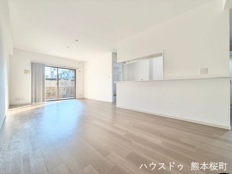 ■安らぎと笑顔の中心地■陽光が優しく降り注ぎ、会話が自然と弾む。ここでは、毎日が特別な時間へと変わります。