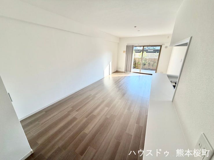■安らぎと笑顔の中心地■陽光が優しく降り注ぎ、会話が自然と弾む。ここでは、毎日が特別な時間へと変わります。
