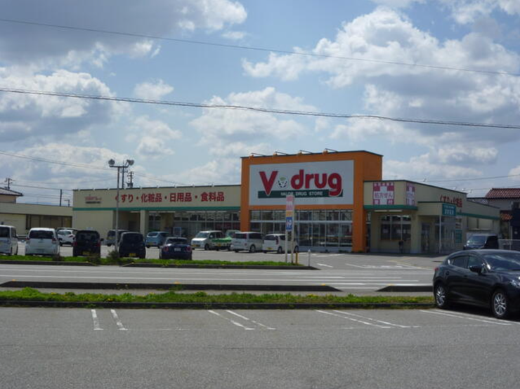 V drug高岡木津店 76m