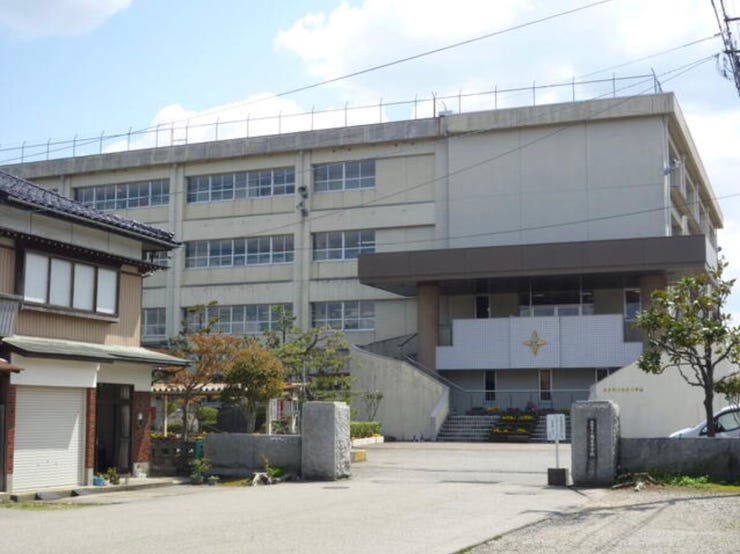 高岡市南星中学校 440m