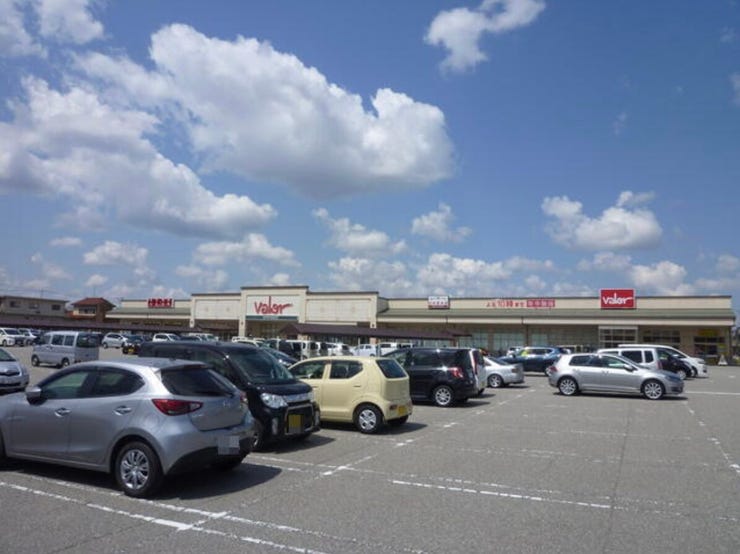 バロー高岡木津店 130m