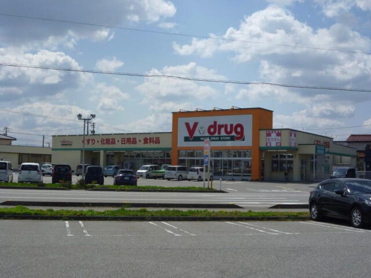 V drug高岡木津店 76m