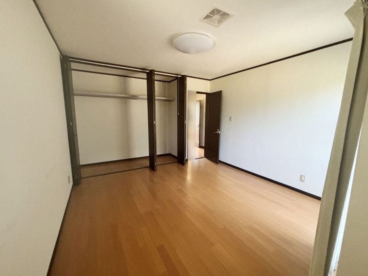 室内(2026年7月)撮影
◎本日案内可能◎
全居室収納+納戸で荷物が多い方も安心ですね◎