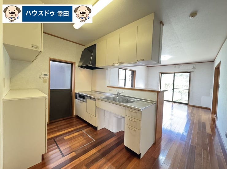 機能性が高いシステムキッチン
便利なカップボード、食洗機付きです。