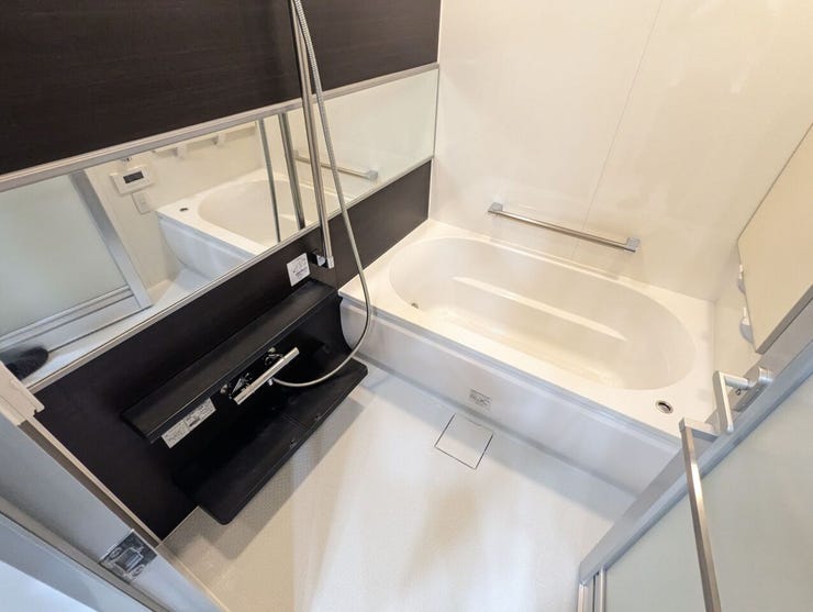 ワイドミラーで解放感あふれる空間。