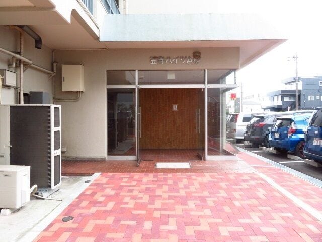 マンション北側エントランスです。