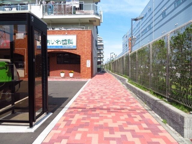 マンション東側の通路です。