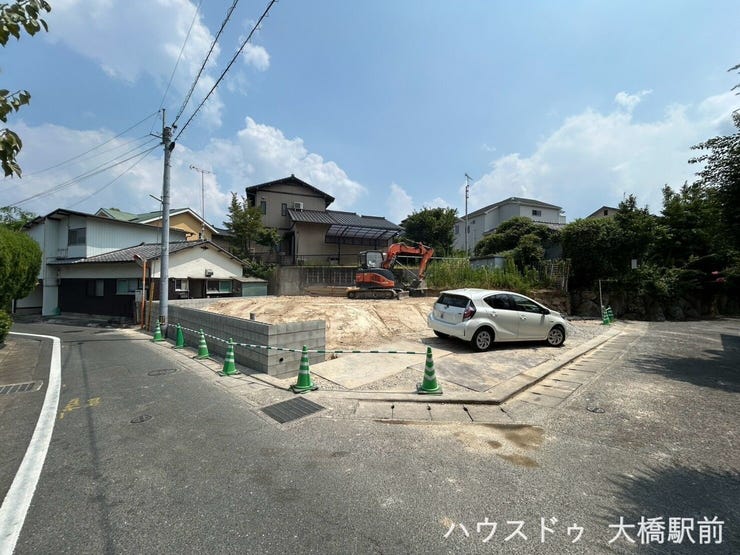 【外観】
充実の設備仕様と豊富な収納を備え、家族の笑顔が広がるゆとりある寛ぎの空間を実現。毎日の暮らしを快適に彩る特別な新生活をここから。