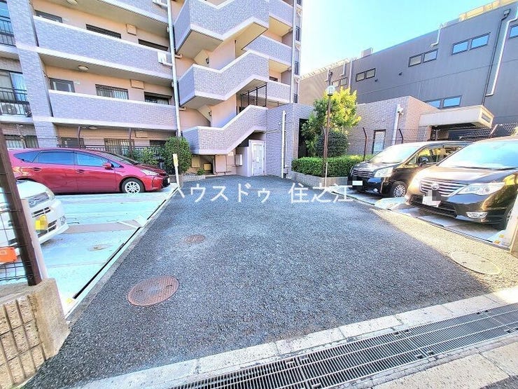 ★駐車場も区画数を多くご用意。空き状況の確認はお気軽にお申し付け下さい。