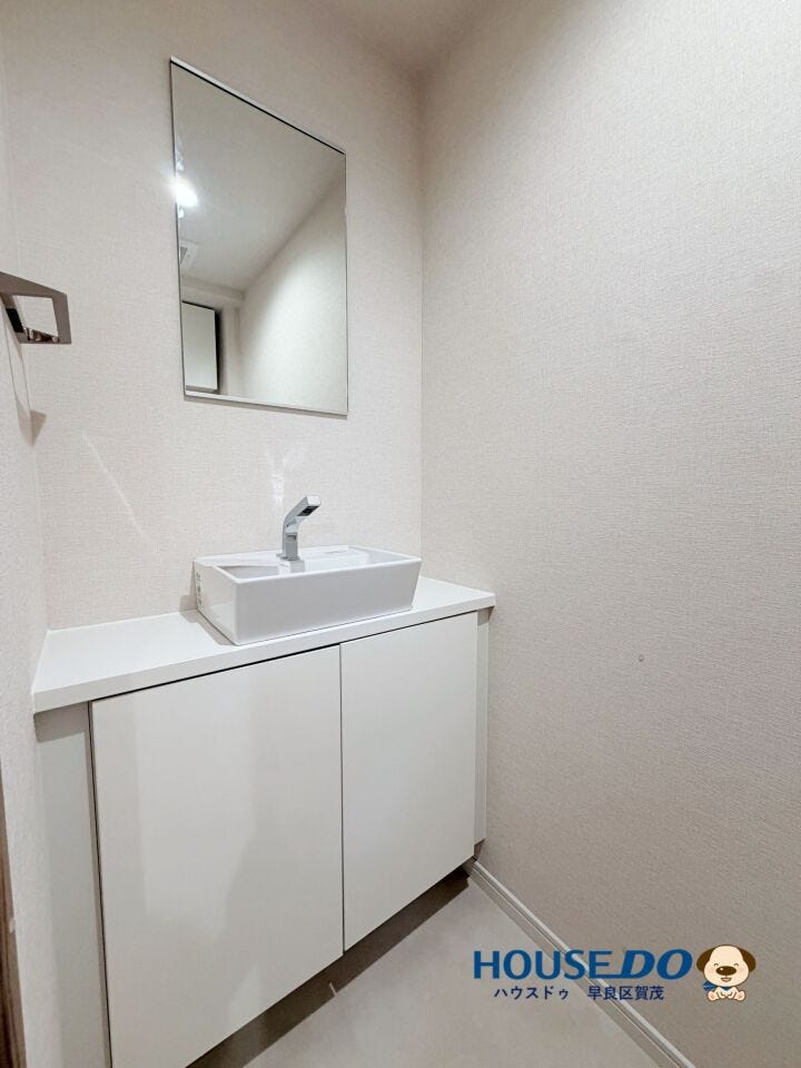 トイレの中に手洗い場もあります