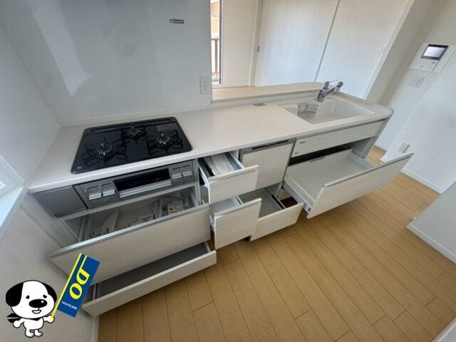 調理器具や調味料等たっぷり収納出来そうです!