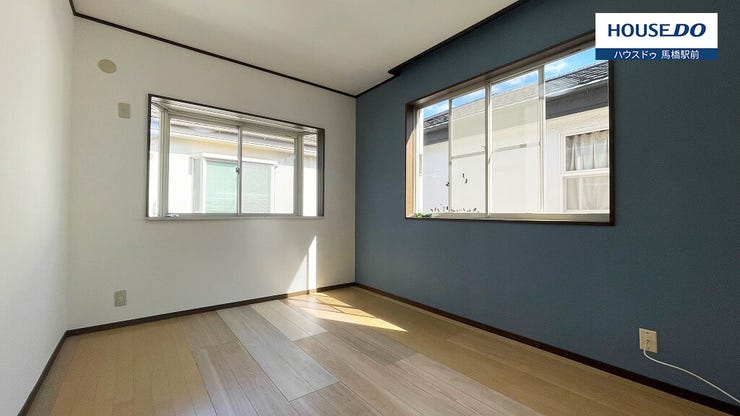 お洒落なアクセントクロスの洋室は子供部屋にいかがでしょうか