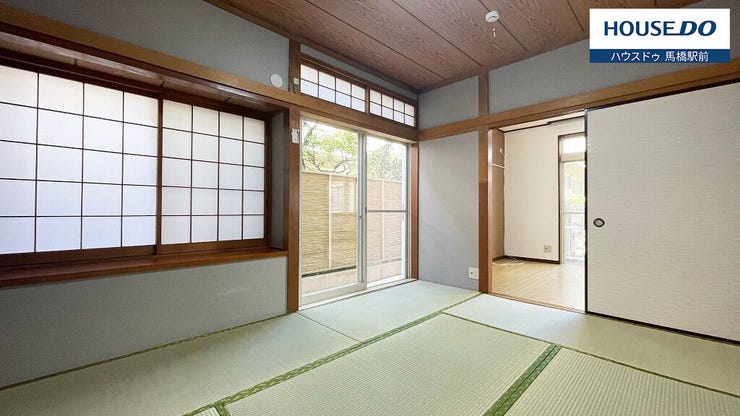 リビングとつながった陽当たりの良い和室。お子様のお昼寝や遊び部屋として、客間としても独立可能とマルチに使えますね。