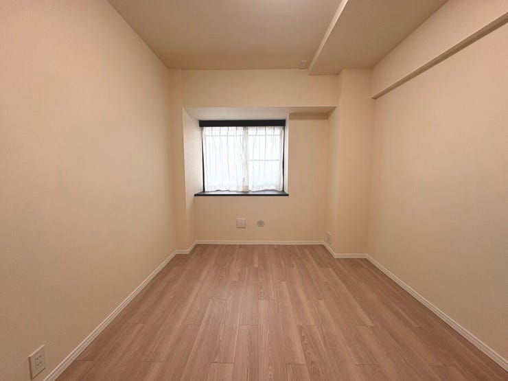 6帖のお部屋。主寝室にぴったりの広さ。収納も充実しており、落ち着いた時間を過ごせます。