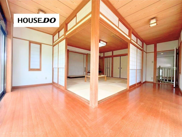 続き間ならではの広がりが魅力。来客時やご家族の団らんにも便利に使えます。
※掲載写真はAI加工により残置物を消去しております。現況と異なる場合は現況を優先します。