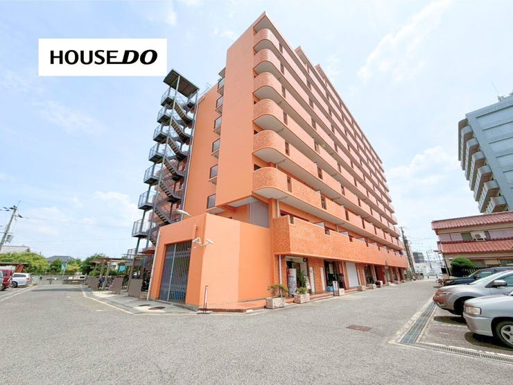 【外観】
JR摂津富田駅徒歩3分×最上階10階!陽当り・眺望良好な2SLDK。令和8年2月リフォーム完成、収納豊富。オートロック・宅配ボックス付き、スーパー徒歩1分、空室につき内覧可能です。