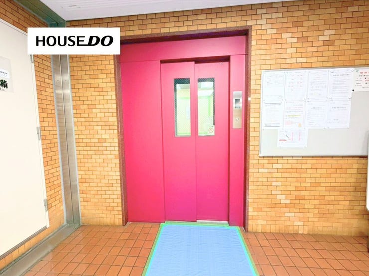 エレベーター付きで10階のお部屋まで移動もスムーズ。共用部もきれいに管理され、毎日の暮らしを快適に支えてくれます。