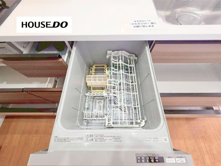 家事時間の短縮に役立つビルトイン食器洗い乾燥機付き。手洗いの負担を抑え、食後の時間をゆったり過ごせます。