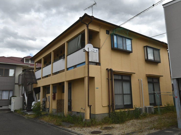 外観を南西側より撮影