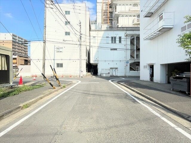 ・ウシヒロ八熊店まで徒歩6分(約450m)
・ツルハドラッグ 尾頭橋店まで徒歩3分(約180m)