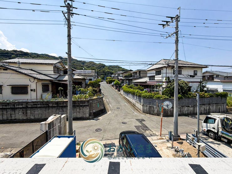 【眺望】
遠くに青々とした山並みが望める開放的な眺望。日当たりと風通りが良く、毎日の暮らしに癒やしを与えます。