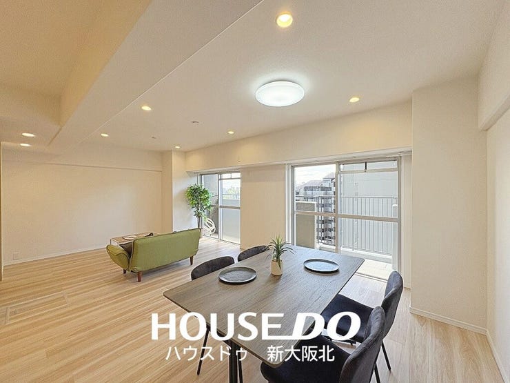 ■2面の窓から光が差し込むリビング!
■南東向きで日当たりも良好!ポカポカの室内で、安らぎのひと時を演出します!
