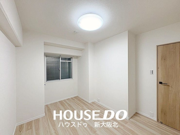 ■玄関横約5.3帖洋室です!
■北側のお部屋は夏場でも比較的過ごしやすいお部屋の為、寝室や子供部屋、趣味部屋等ライフスタイルに合わせて幅広くお使いいただけます!