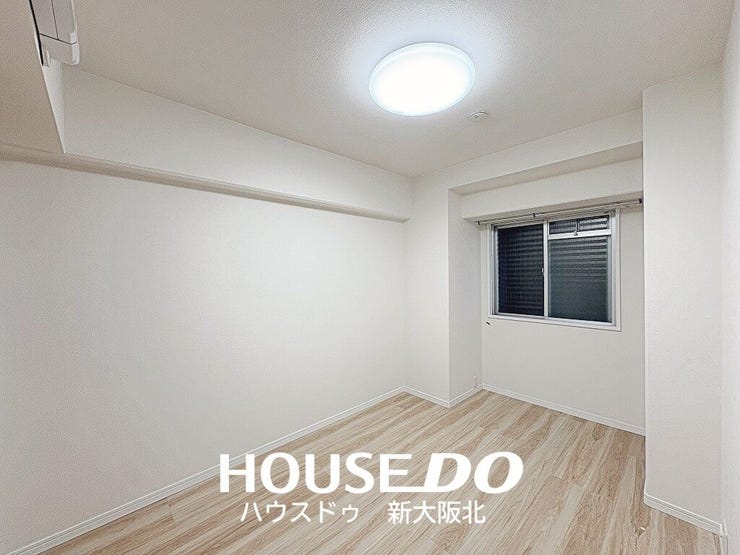 ■玄関の洋室は約6.2帖の広さがあるため、寝室にオススメです!
■ダブルベッドを置いても十分な広さがあります!寝室にもおススメのお部屋です♪