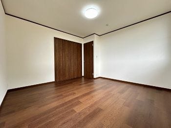 2階 南西洋室 約8帖
