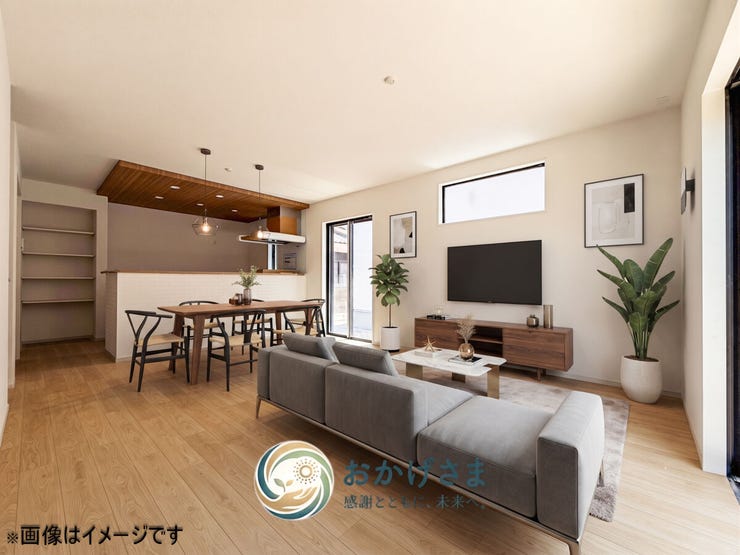 【リビング】
【リビング・ダイニングイメージ】
※画像は家具設置イメージです。
木目の折れ戸天井と対面キッチンがおしゃれなLDK。大きな窓から光が届き、開放感にあふれています。