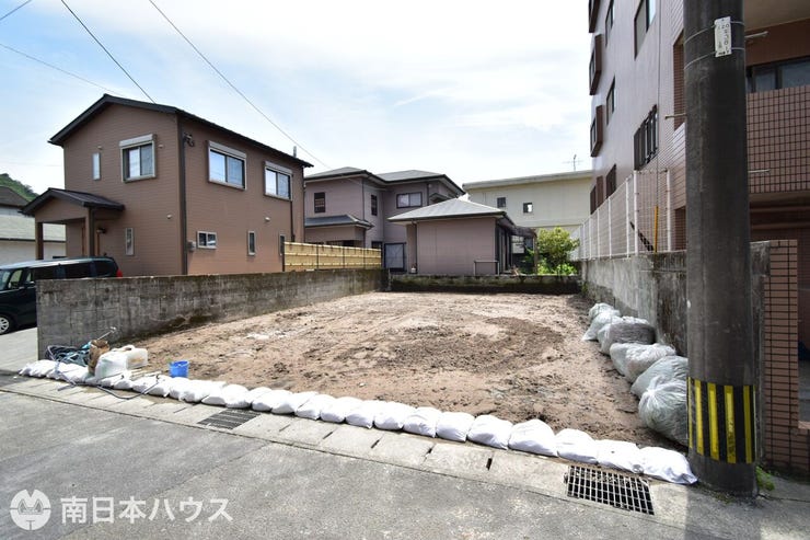 【外観】平坦地の新築戸建て!5LDKにウォークインクローゼットやランドリールームを備えた間取り!