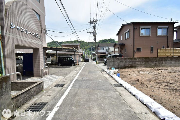 【前面道路】北西向きの前面道路幅は約4.1mです!一方通行の道路で交通量も少ない静かな住環境です♪