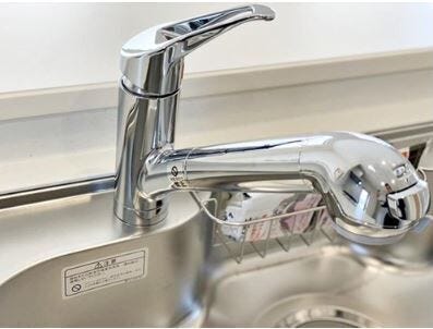 02.浄水器内蔵型ハンドシャワー
蛇口の先端に浄水器を内蔵。
浄水シャワーが使える毎分4リットルのたっぷり浄水。※イメージ写真