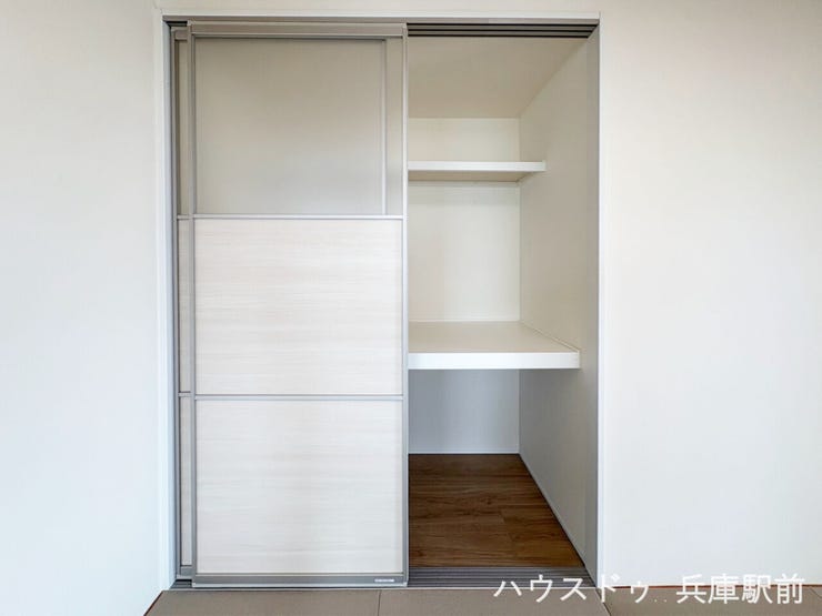 ◇和室には奥行きのある収納を確保。布団や季節用品、お子さまのおもちゃなどもすっきり収納でき、空間を広々とお使いいただけます。