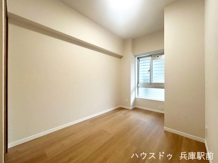 【浴室③】シンプルで使いやすい洋室で、家具の配置もしやすいゆとりのある空間です。