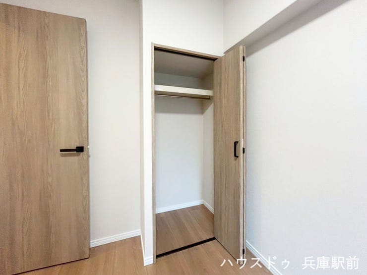 【浴室③】クローゼット付きで収納力も確保されており、居室をすっきりと使えます。