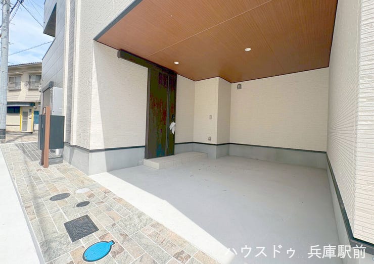 ◇前面道路幅員約4.0mに接道:北西側の公道(幅員約4.0m)に約7.5m接道しており、敷地内への駐車も落ち着いて行える環境です 。