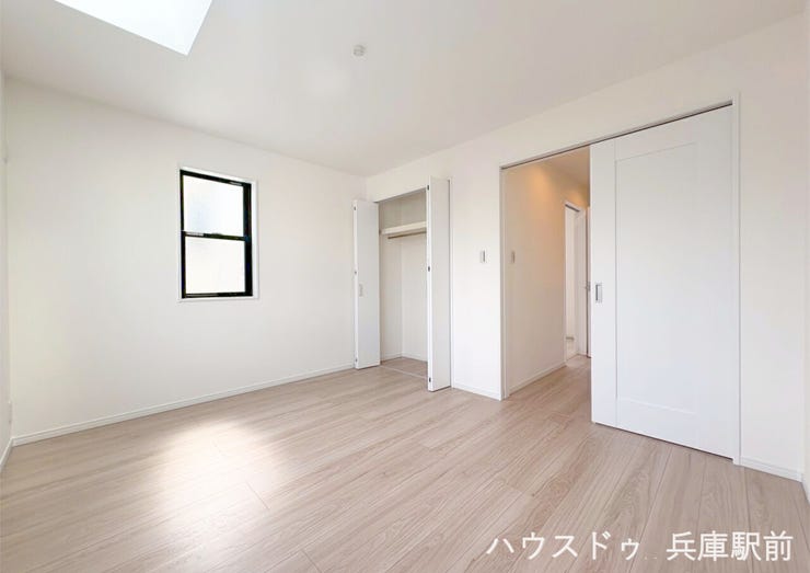 ◇高断熱型Low-E複層ガラス:3階の居室含め、住まい全体の冷暖房効率を高め、結露を抑制する複層ガラスを採用しています。
