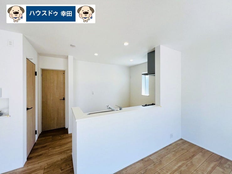 カウンターキッチンになっており、リビングの様子を見ながら作業をすることができます。