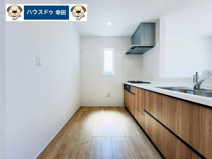 機能性が高いシステムキッチン
床下収納付きです
