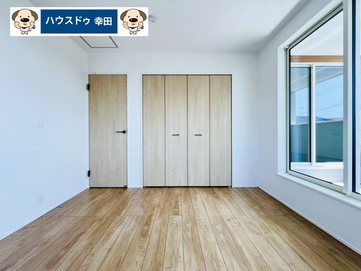 6.1帖の主寝室
バルコニーに面しているお部屋です