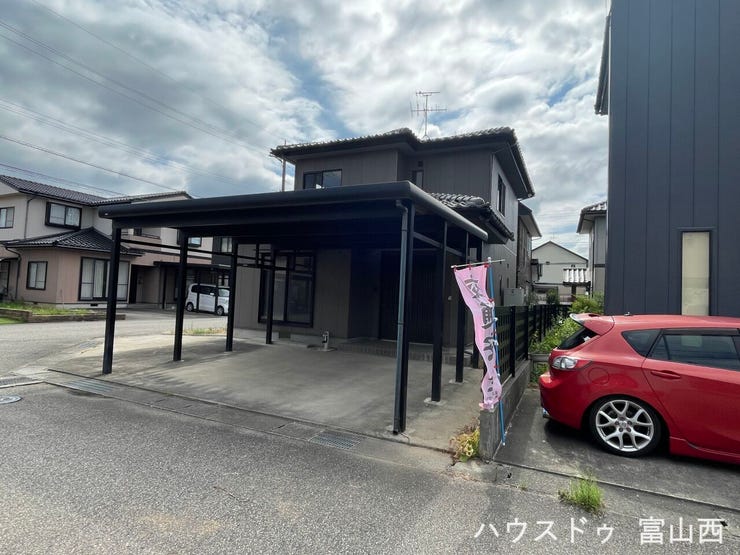 カーポート2台駐車可能