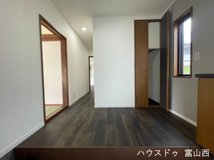 広々とした玄関