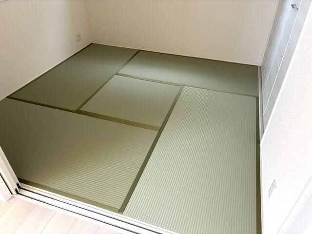 畳が持つ湿度を吸収、放出する調湿機能で、部屋内を快適な湿度で保ちます