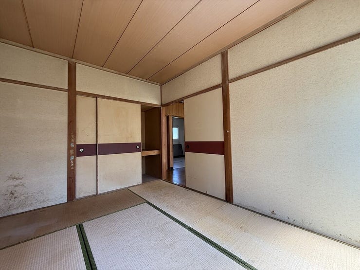 落ち着いた雰囲気の約6帖和室は、ゆったりとくつろげる癒しの空間です♪