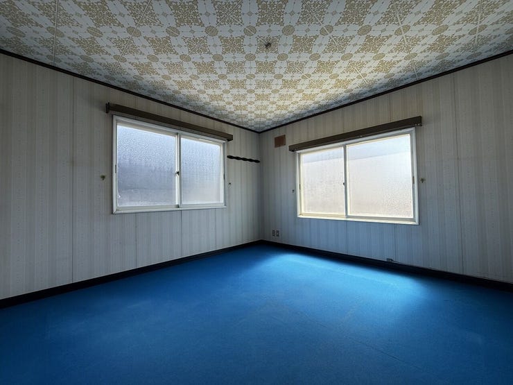 約6帖の2階洋室は、窓から心地よい陽光と風を取り込む快適なお部屋です♪