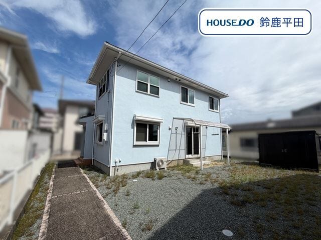 【外観】
牧田小学校/創徳中学校エリアに建つ水色の外観が特徴の4LDK。周辺環境の確認を兼ねて一度見学してみませんか。(2026年9月10日 撮影)