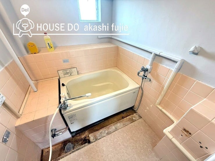 浴室です。小窓がございます。
お問合せお待ち致しております!
【お問合せ フリーダイヤル:0120-077-712】