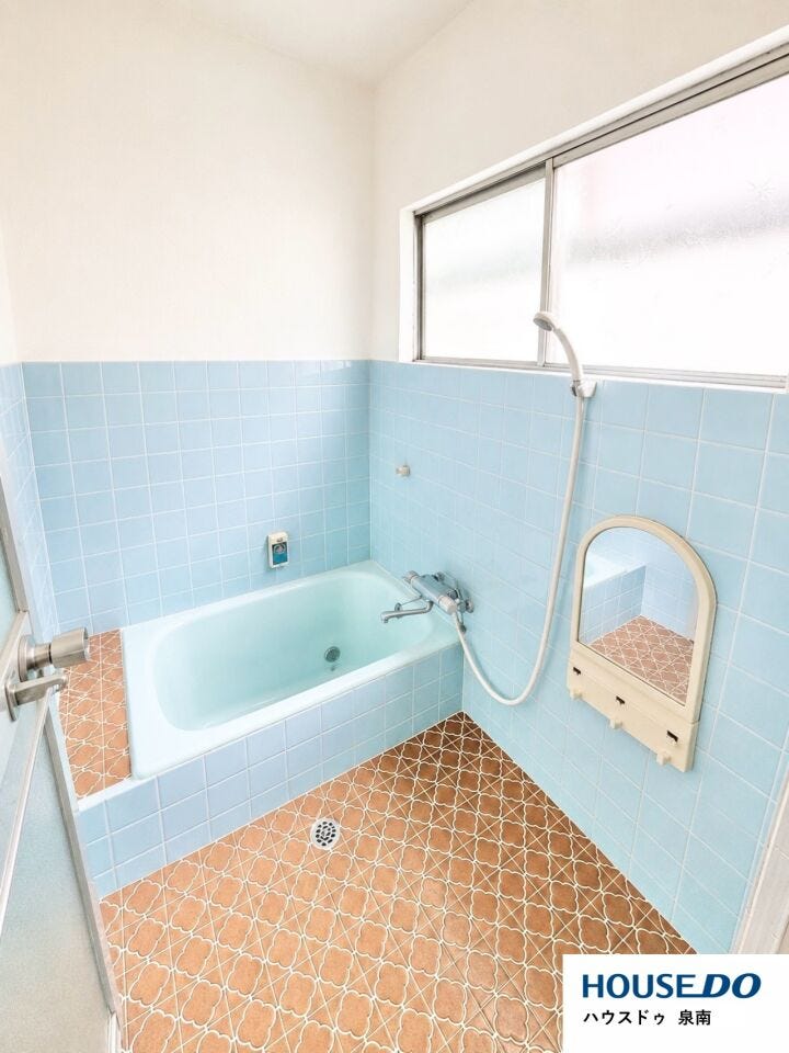 浴室には窓が付いており、換気もしっかりと出来ます。