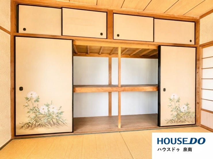 奥行きのある押入収納で、かさばる荷物もすっきり整理できます♪